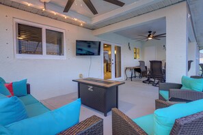 Interior - New Listing - Villa Seabreeze- Cozy Family Home, waterfront, swimming pool (Cape Coral)