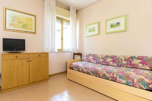 1 bedroom, travel cot, WiFi