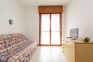 1 Schlafzimmer, Reisekinderbett