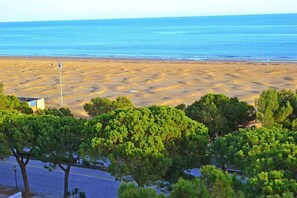 Beach nearby - Holiday apartment with balcony, air conditioning, and internet (Lignano)