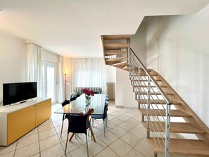 Interior - Holiday apartment with balcony, air conditioning, and internet (Lignano)