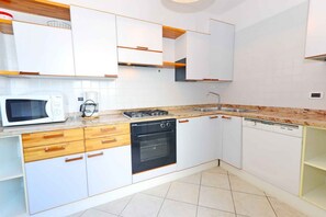 Fridge, microwave, dishwasher, coffee/tea maker