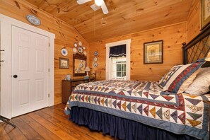 3 bedrooms, WiFi - Georgia Bell's -Vintage Farmhouse by Chattahoochee (Helen)