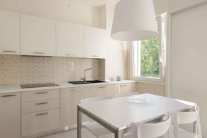 Fridge, stovetop, dishwasher, coffee/tea maker - Holiday apartment mit Klimaanlage und Balkon (Lignano)