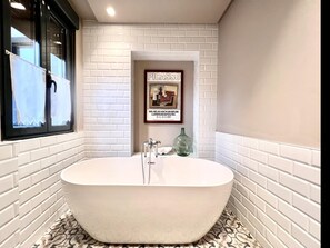 Bruser, hårtørrer, håndklæder