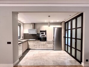 Køleskab, mikrobølgeovn, ovn, opvaskemaskine