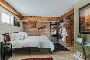 1 bedroom, desk, free WiFi, bed sheets