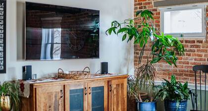 The Hideaway Suite: Sauna & Lux Amenities