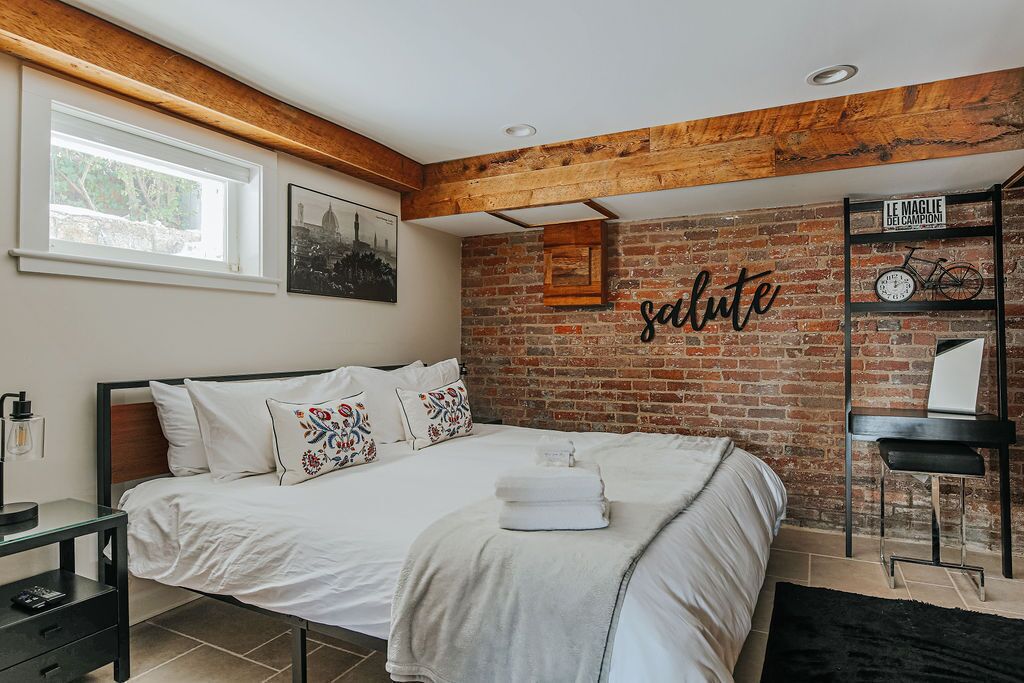 1 bedroom, desk, iron/ironing board, WiFi (free)