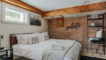 1 bedroom, desk, iron/ironing board, WiFi (free)
