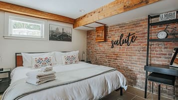 1 soverom, skrivebord, strykejern/-brett og wi-fi (inkludert)