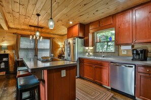 Fridge, oven, stovetop, dishwasher