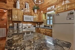 Fridge, oven, stovetop, dishwasher