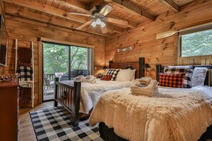 3 bedrooms, iron/ironing board, free WiFi, bed sheets - Moon River | Ellijay, GA (Ellijay)