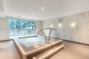 Brand new building hot tub - a 30 second walk across the Stroll in Eagle lodge