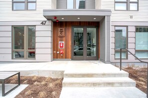 Exterior detail - Central Square 1BR w/ W/D near MIT & Kendall Square by Blueground (Cambridge)