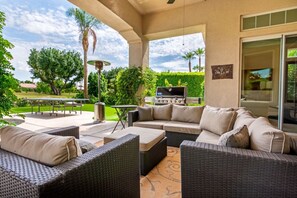 Outdoor dining - GOLF RETREAT in PGA WEST (La Quinta)