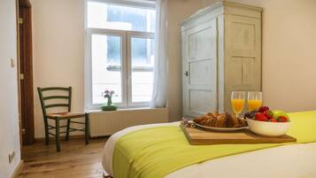 2 habitaciones, tabla de planchar con plancha, wifi y ropa de cama