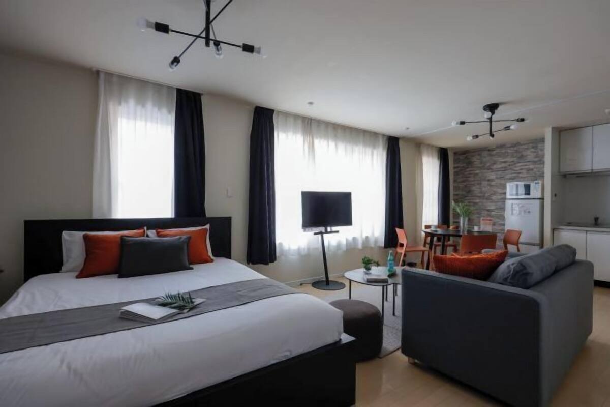 1 bedroom, iron/ironing board, free WiFi