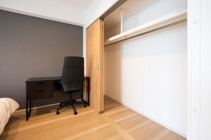 Apartemen Basic | 1 kamar tidur, setrika/meja setrika, dan Wi-Fi gratis