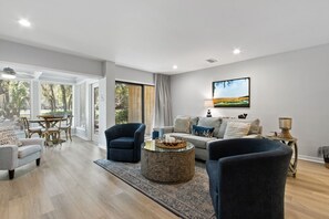 TV, books - Fairway Oaks Villa - Short Walk to Pools, 3-Min Drive To Private Resort Beach Accesses! (Amelia Island)