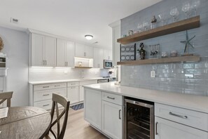 Fridge, microwave, oven, stovetop - Fairway Oaks Villa - Short Walk to Pools, 3-Min Drive To Private Resort Beach Accesses! (Amelia Island)