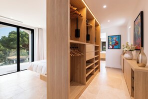 5 عدّة غرف نوم وواي فاي وملاءات أسرّة