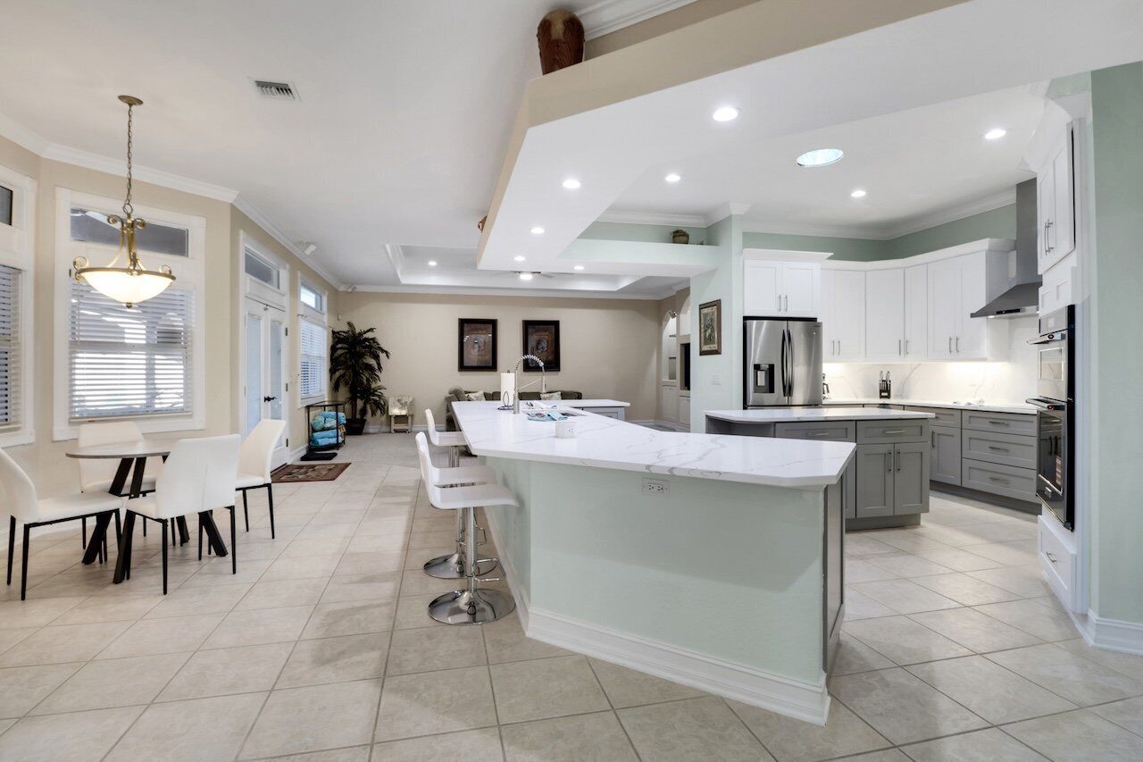 ثلاجة، ميكروويف، فرن، موقد طهي مسطح