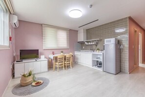 Basic Room, 1 Bedroom (Pinkbang) | 1 bedroom, free WiFi