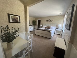 4 bedrooms, desk, iron/ironing board, WiFi