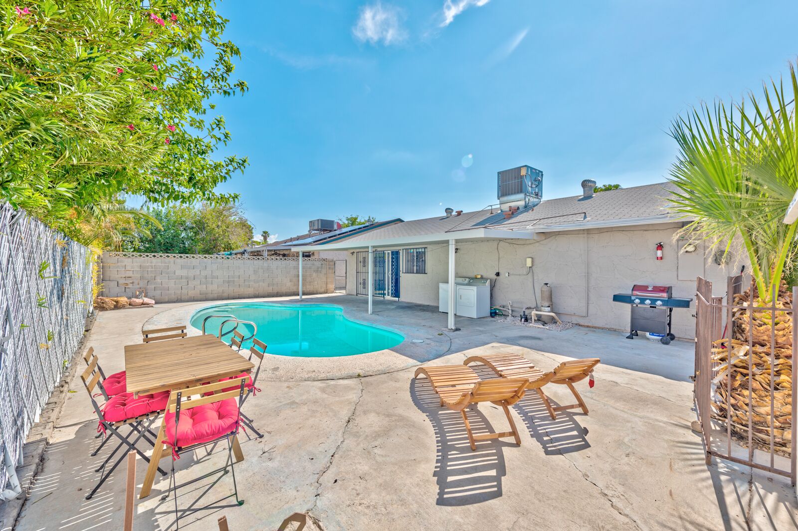 Amazing Villa 5min to strip 5 mile to Convention center large pool :)