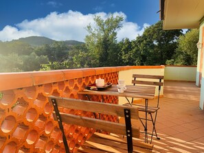 تناول الطعام بالخارج