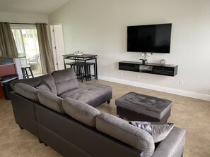 Smart TV - Relaxing Residential Home with Pool (Cape Coral)