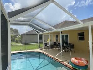 A heated pool - Relaxing Residential Home with Pool (Cape Coral)