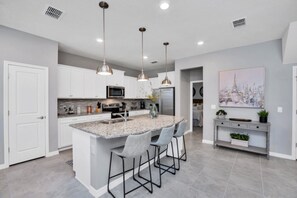 Fridge, microwave, oven, stovetop - The Secret to Enjoying the Best Orlando Villa Holiday while Staying on Windsor Island Resort (Orlando)