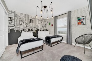 9 bedrooms, iron/ironing board, internet, bed sheets