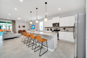 Fridge, microwave, oven, stovetop - Your Beautiful 5 Star Villa Minutes from Disney on the Prestigious Windsor Island Resort (Orlando)