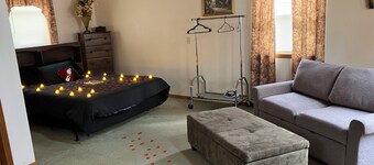 Perfect couple's retreat or family getaway less than an hour from Lake Michigan!