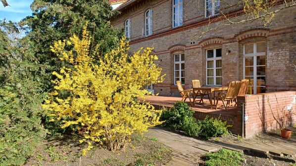 Outdoor dining - Apartment "Falter" in the listed art estate Krahne (Kloster Lehnin OT Krahne)