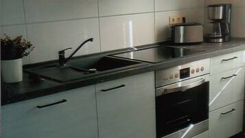 KylskÄp, mikrovÄgsugn, ugn och diskmaskin