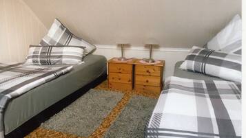 3 bedrooms, travel crib, WiFi, bed sheets