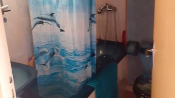 Ensemble douche/baignoire, sĂšche-cheveux