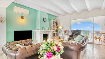 Fernseher, Kamin, DVD-Player, Tischtennisplatte