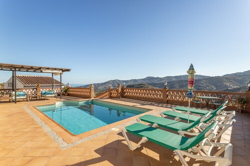Holiday Home "Fuente Luz Cottage" with Mountain View, Pool, Wi-Fi, Terrace & Garden