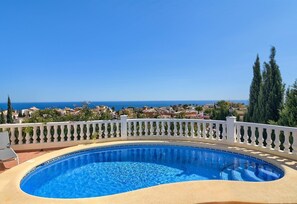 Pool - Casa La Perla: Villa with Sea View, Pool, Balcony, A/C & Wi-Fi (Benitachell)