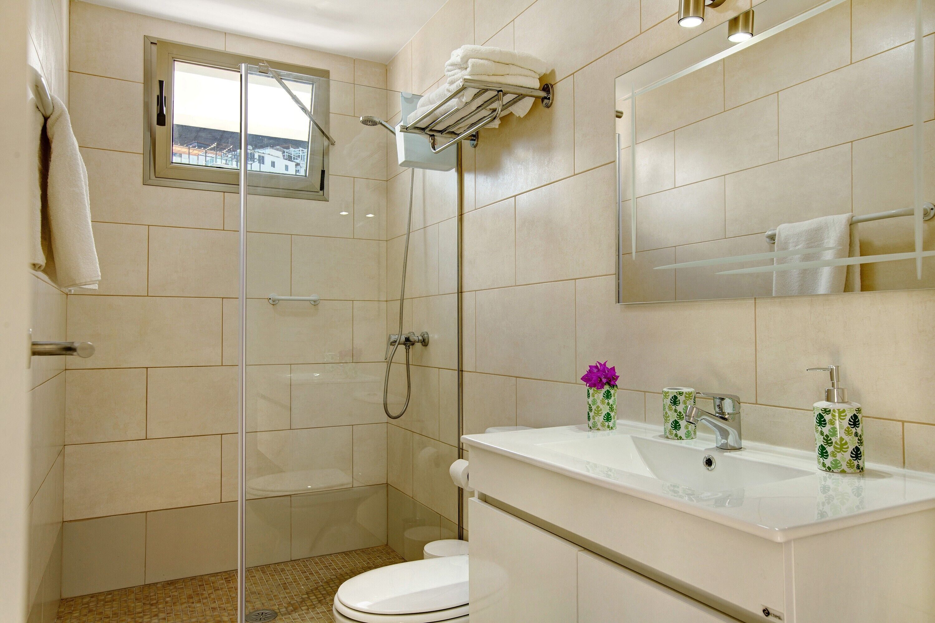 Douche, serviettes fournies