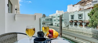 Apartment Albamar 1D with Mountain View, Wi-Fi, A/C & Balcony