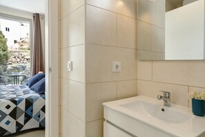 1 chambre, fer et planche à repasser, Wi-Fi gratuit, draps fournis