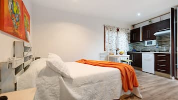 1 bedroom, iron/ironing board, free WiFi, bed sheets