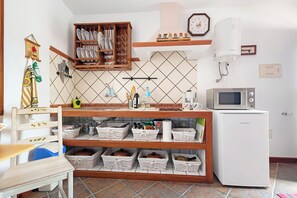Fridge, microwave, stovetop, coffee/tea maker